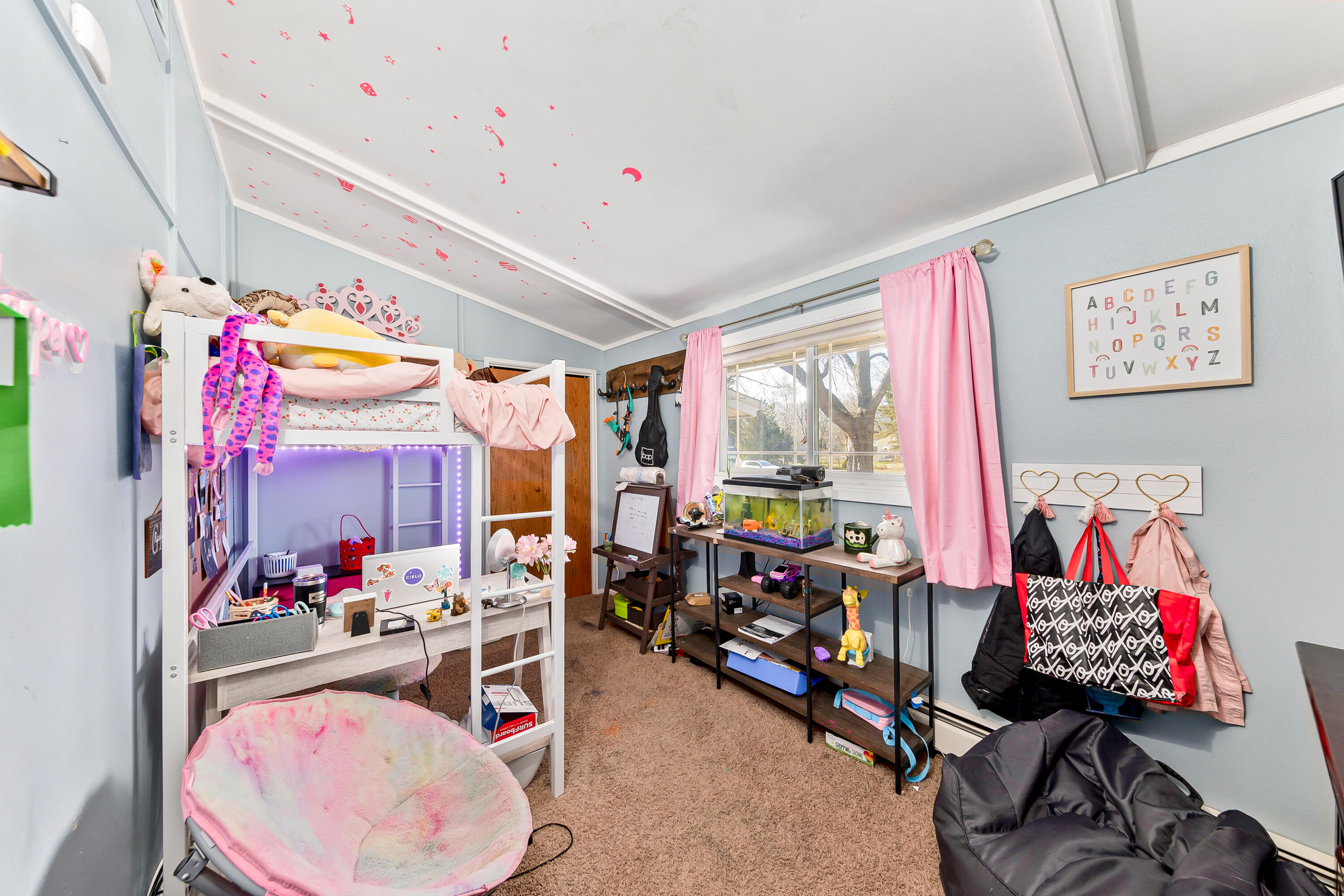 5725 Charles St, Caledonia