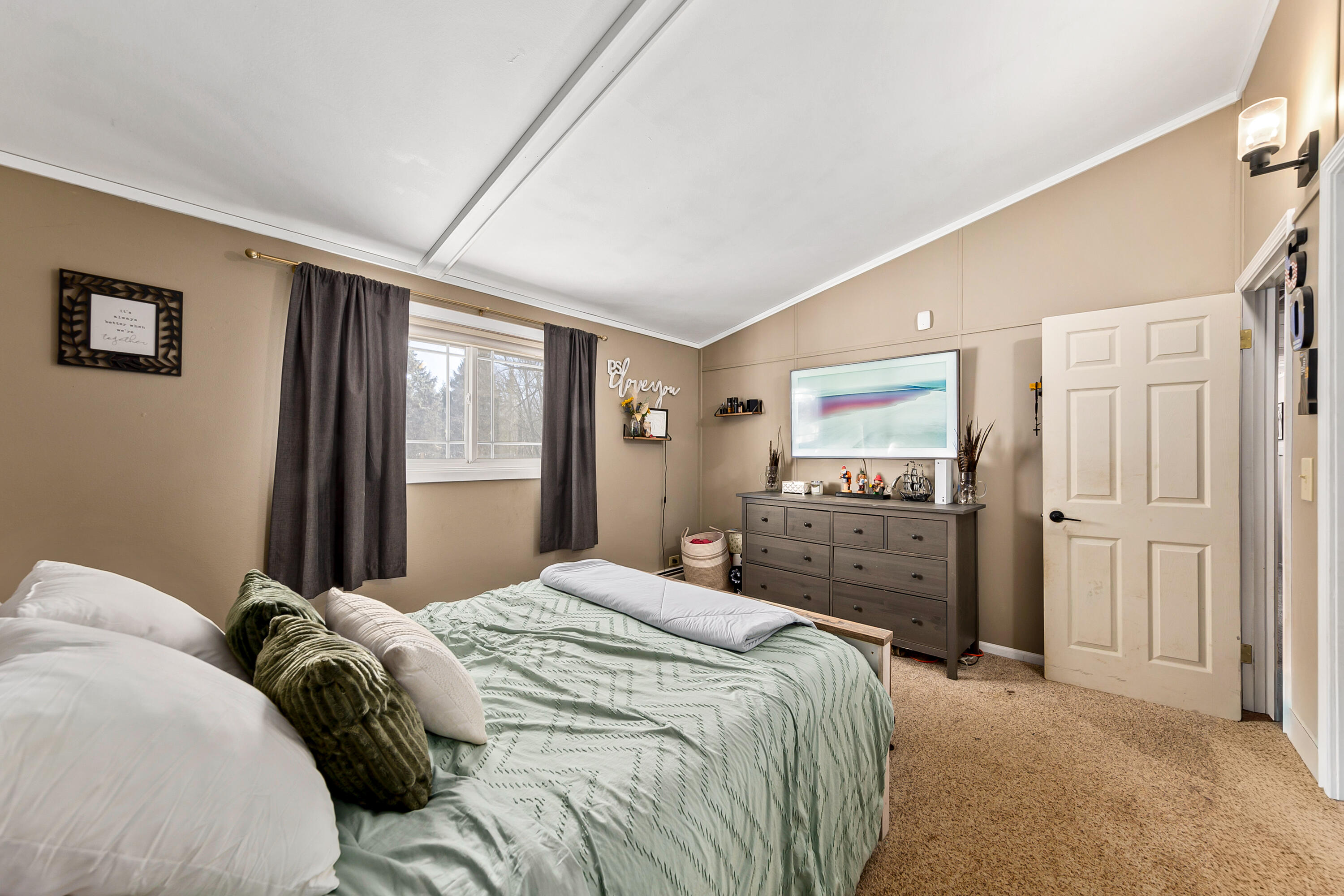 5725 Charles St, Caledonia
