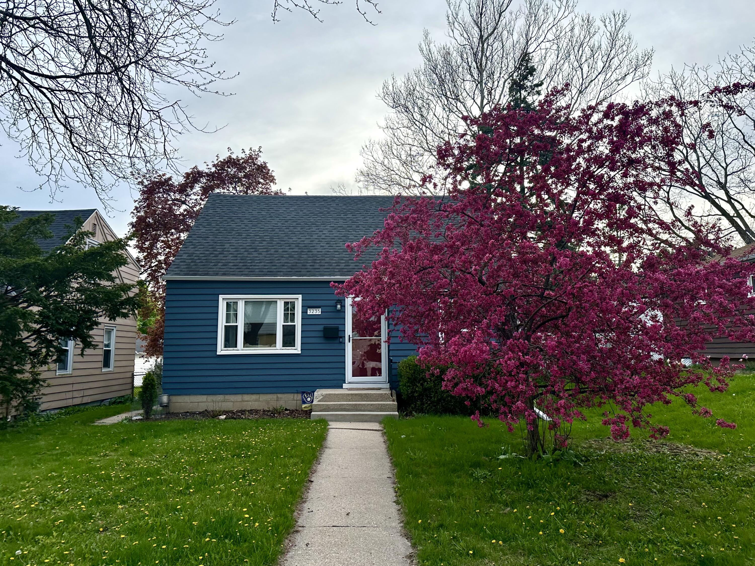 3235 N 77th St