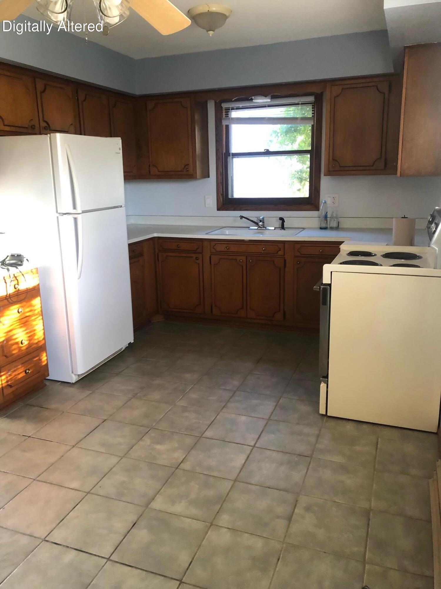 1628 Echo Ln, Racine