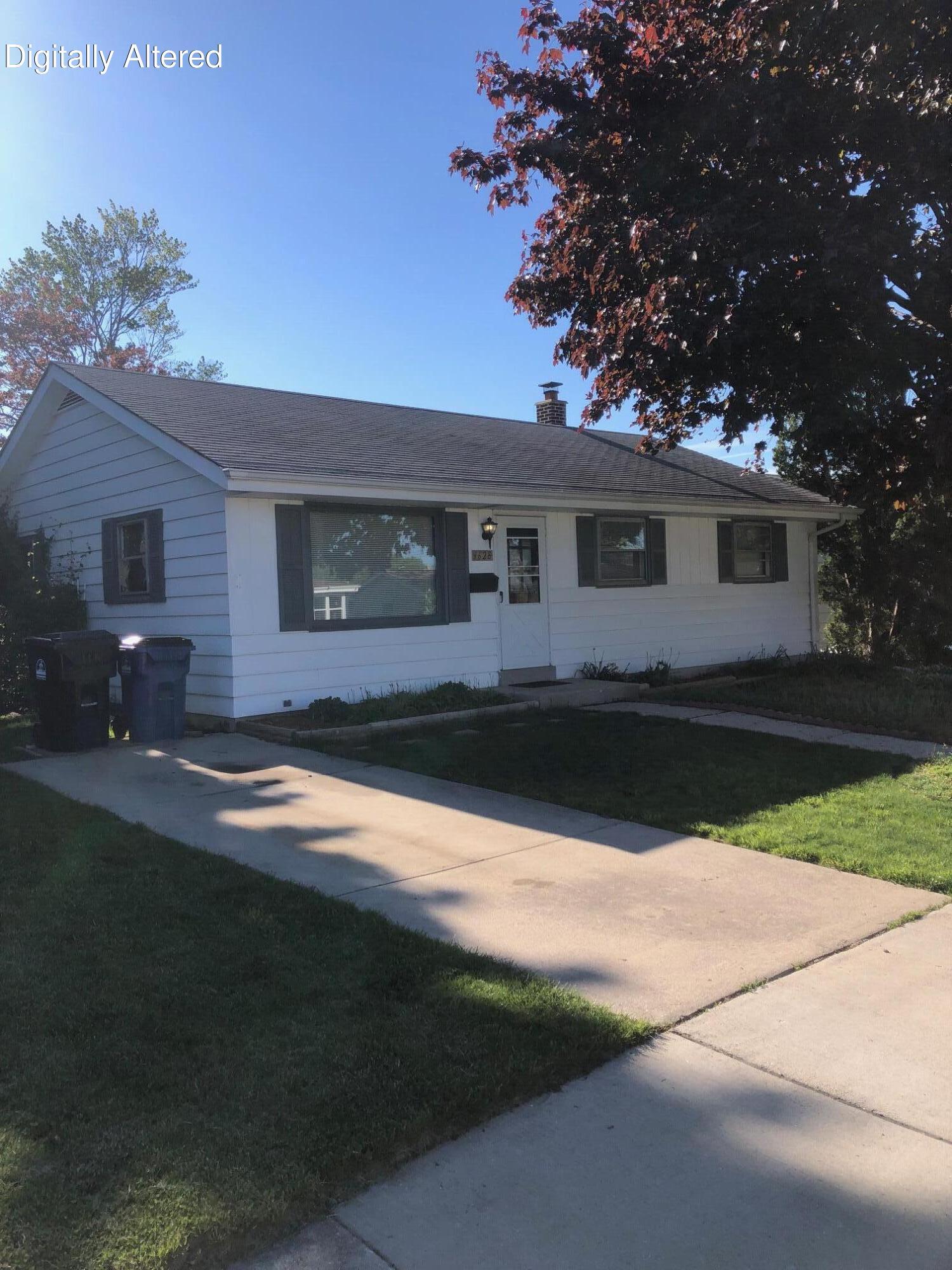 1628 Echo Ln, Racine