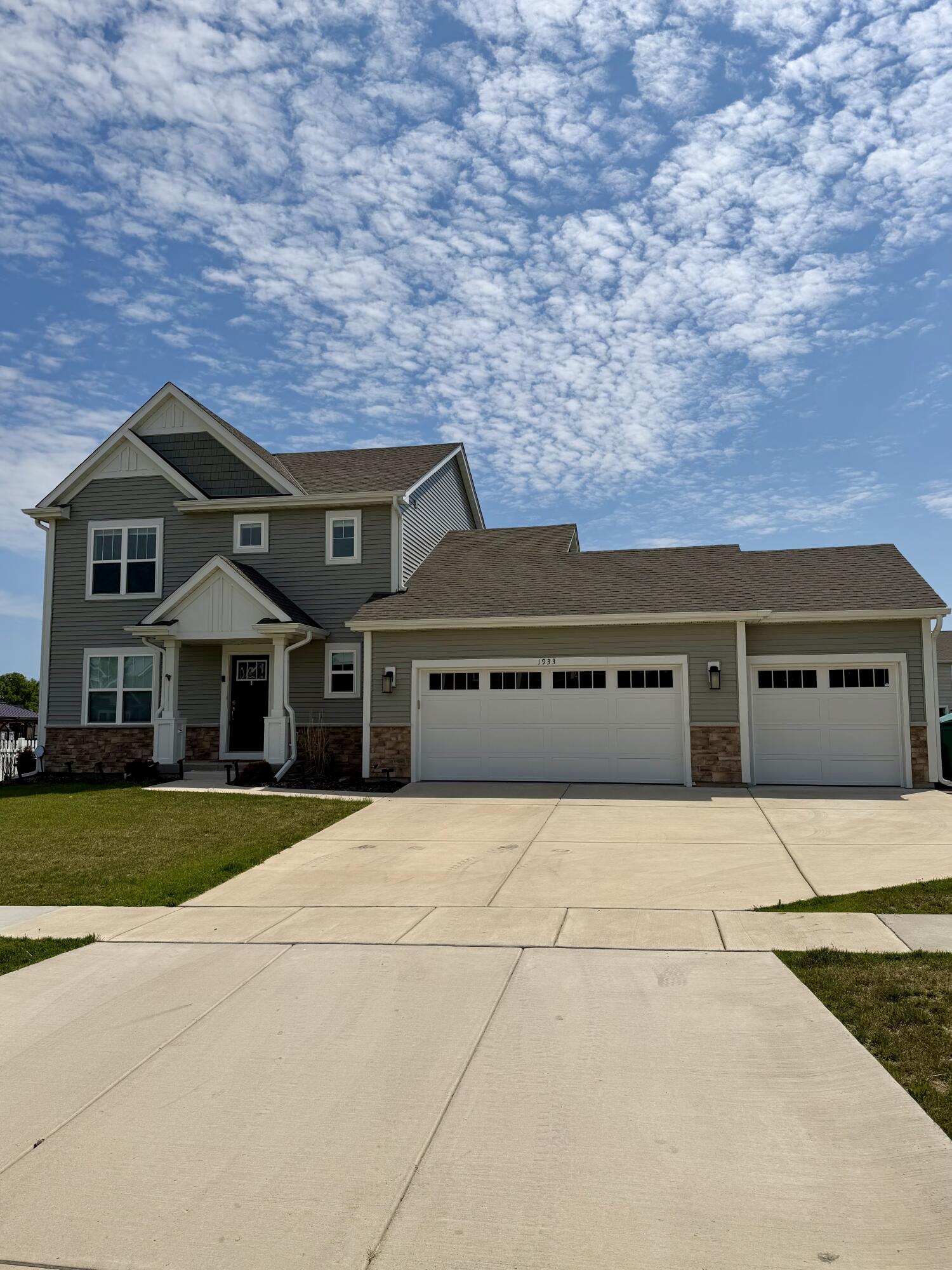 1933 Cheshire Dr