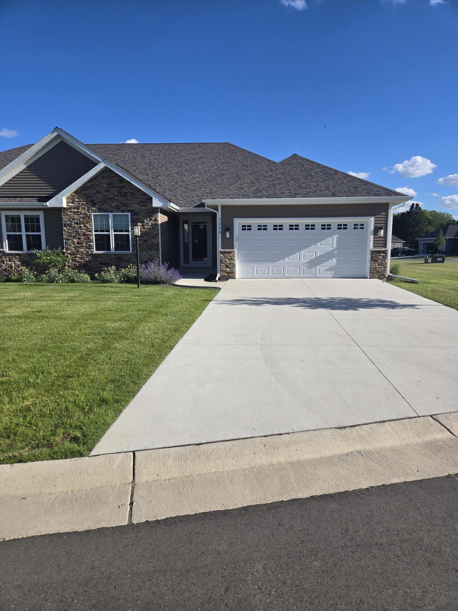 5229 Briarwood Cir