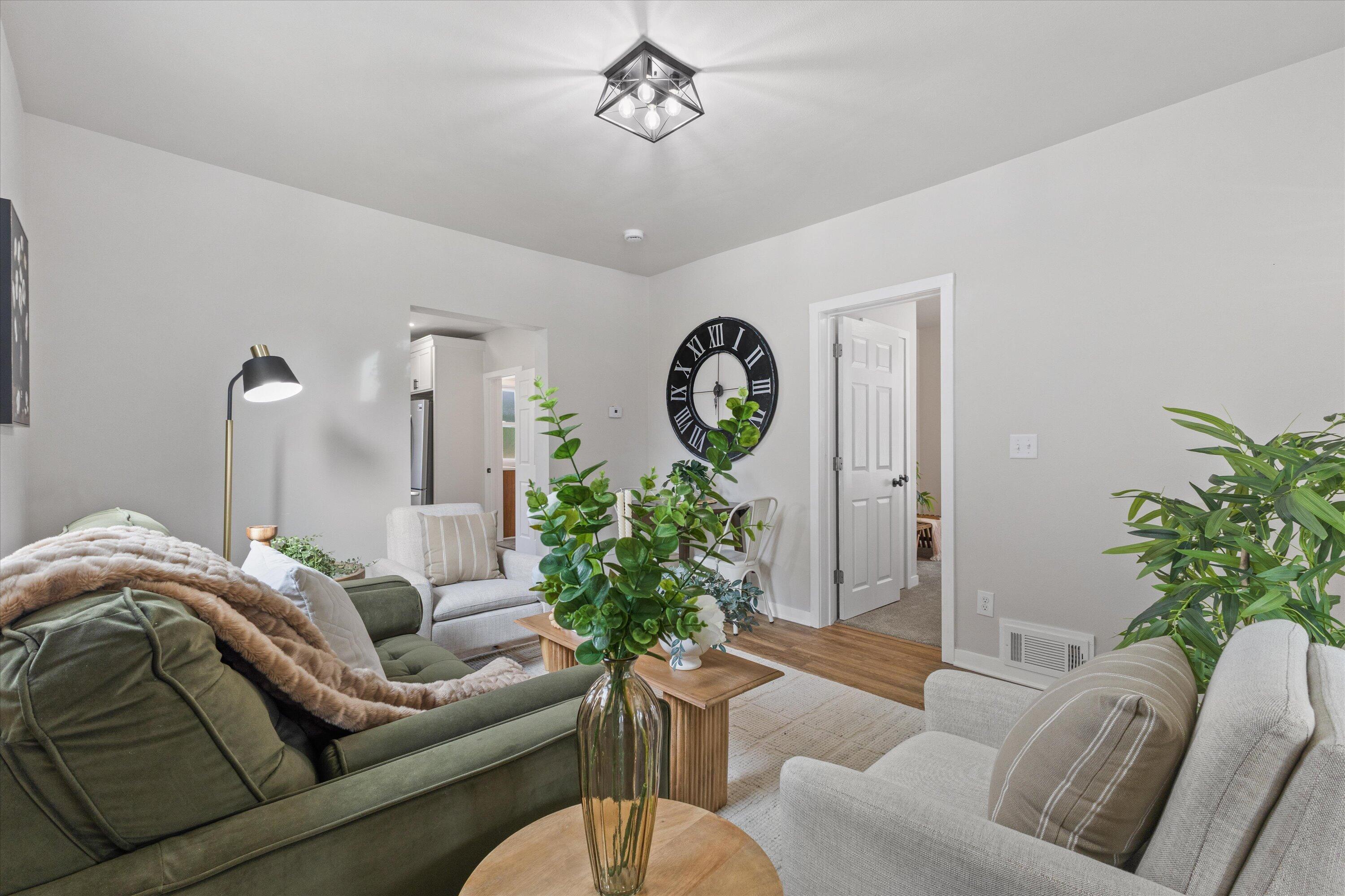1614 Quincy Ave