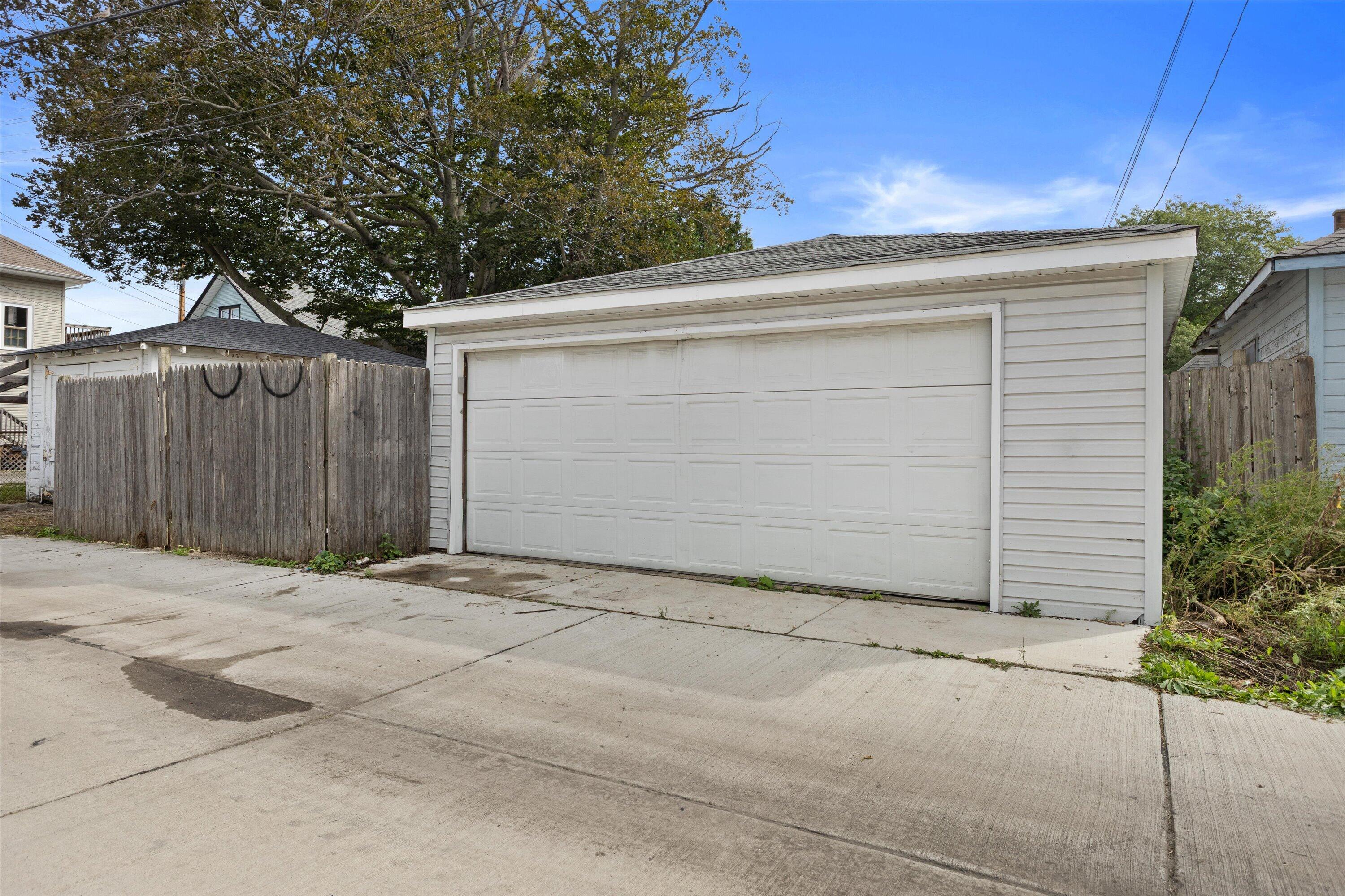 1614 Quincy Ave