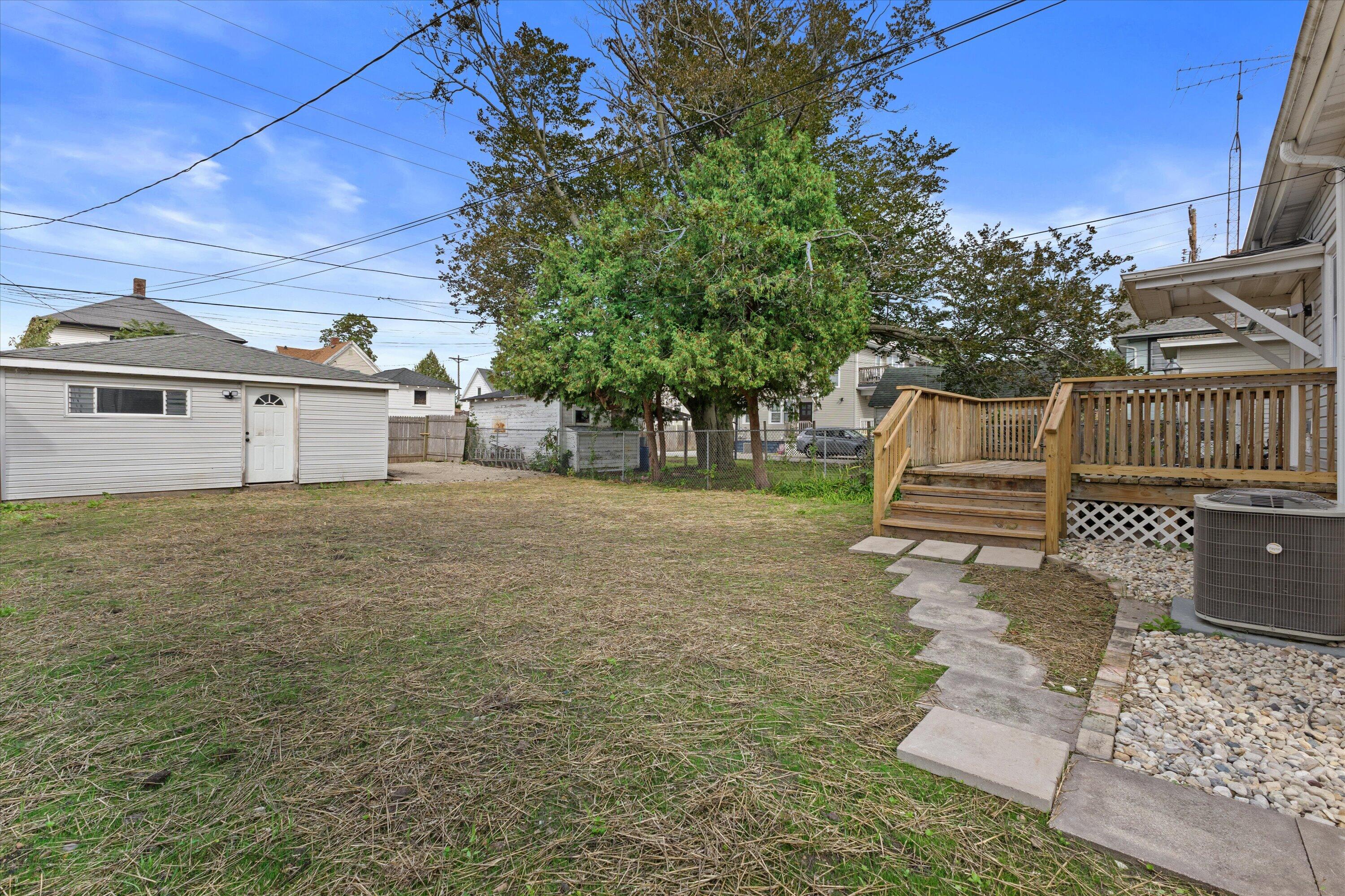 1614 Quincy Ave