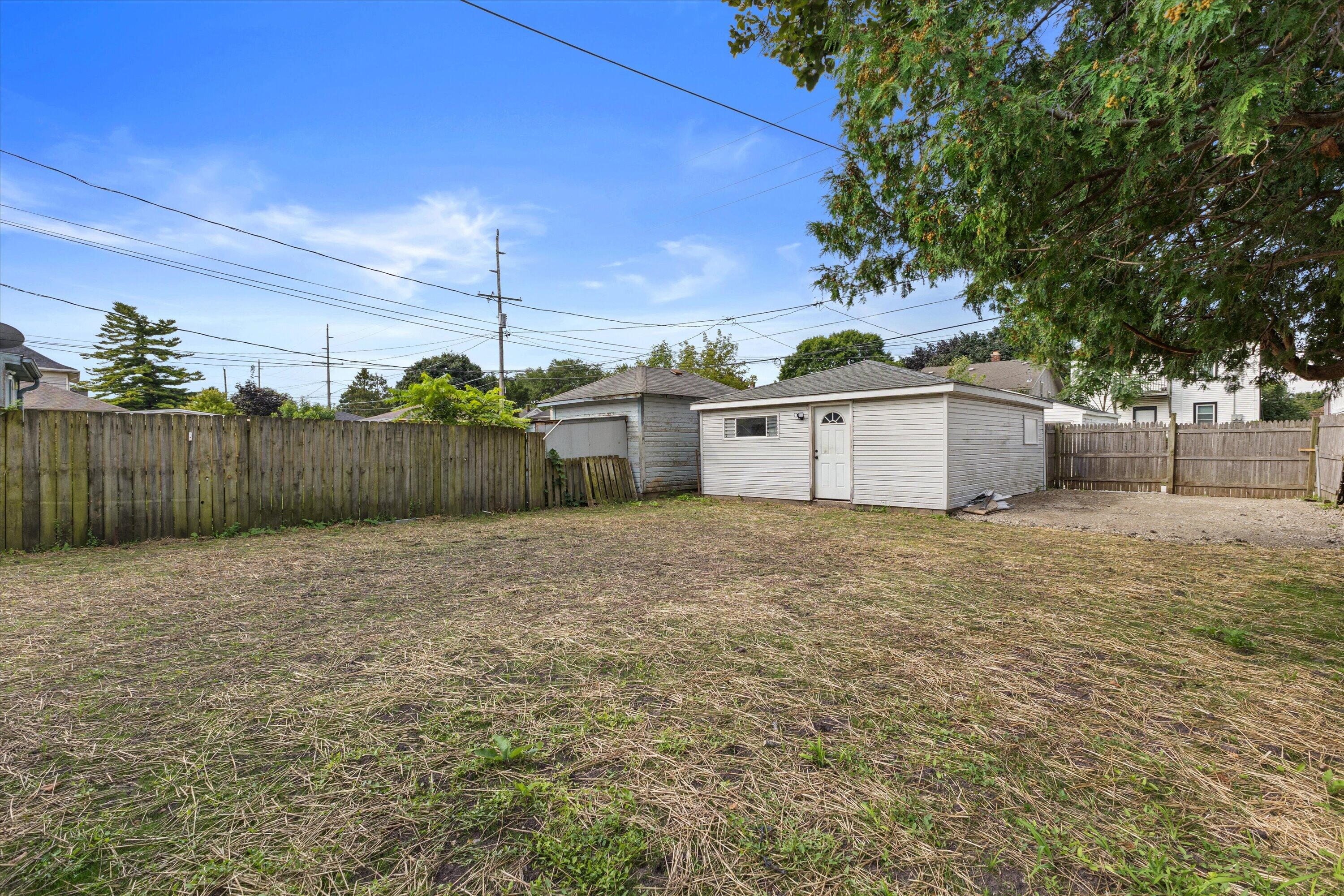 1614 Quincy Ave