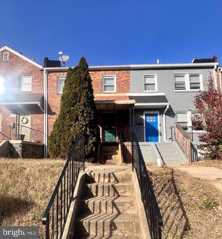 114 Kossuth St