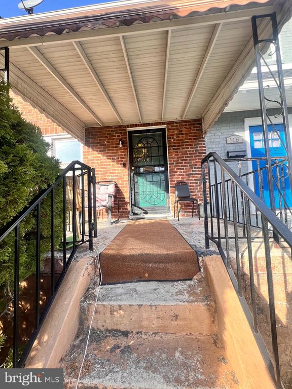 114 Kossuth St