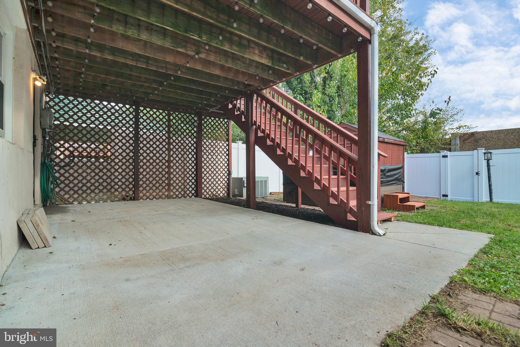 933 Grovehill Rd