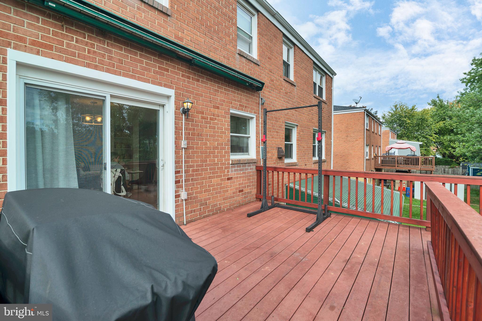 933 Grovehill Rd