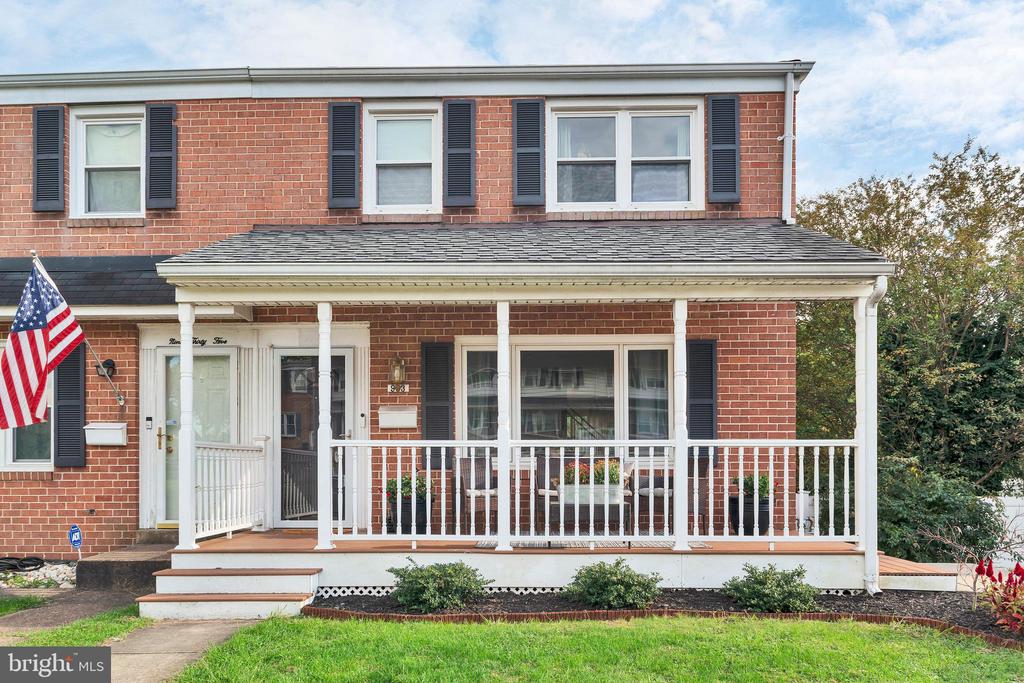933 Grovehill Rd