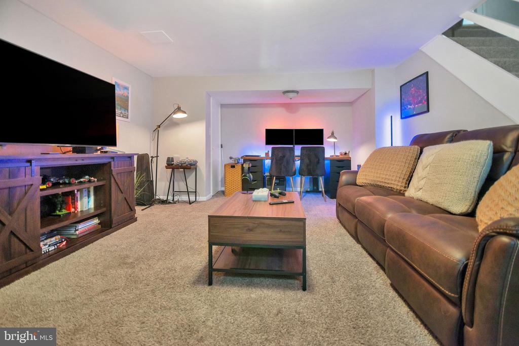 933 Grovehill Rd