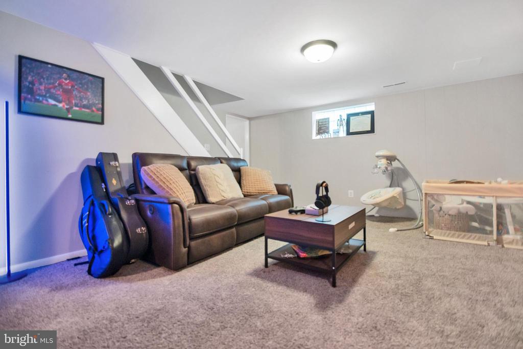933 Grovehill Rd