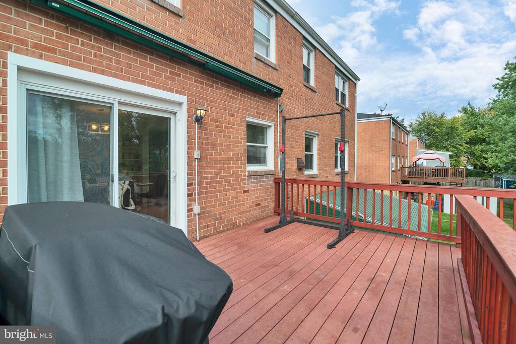933 Grovehill Rd