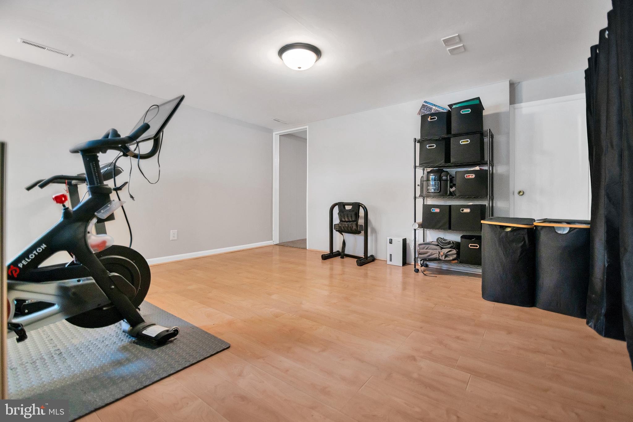 933 Grovehill Rd