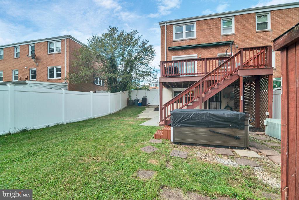 933 Grovehill Rd