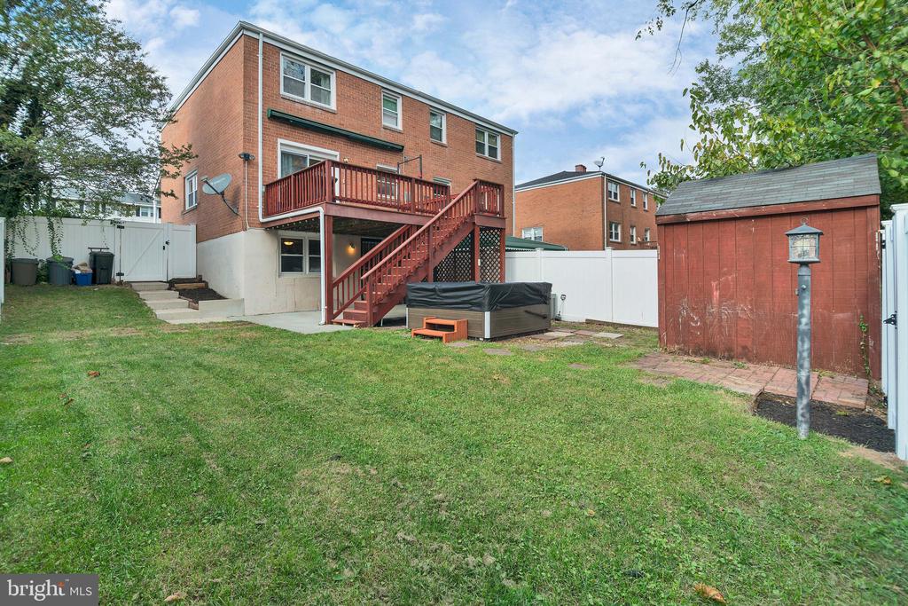 933 Grovehill Rd