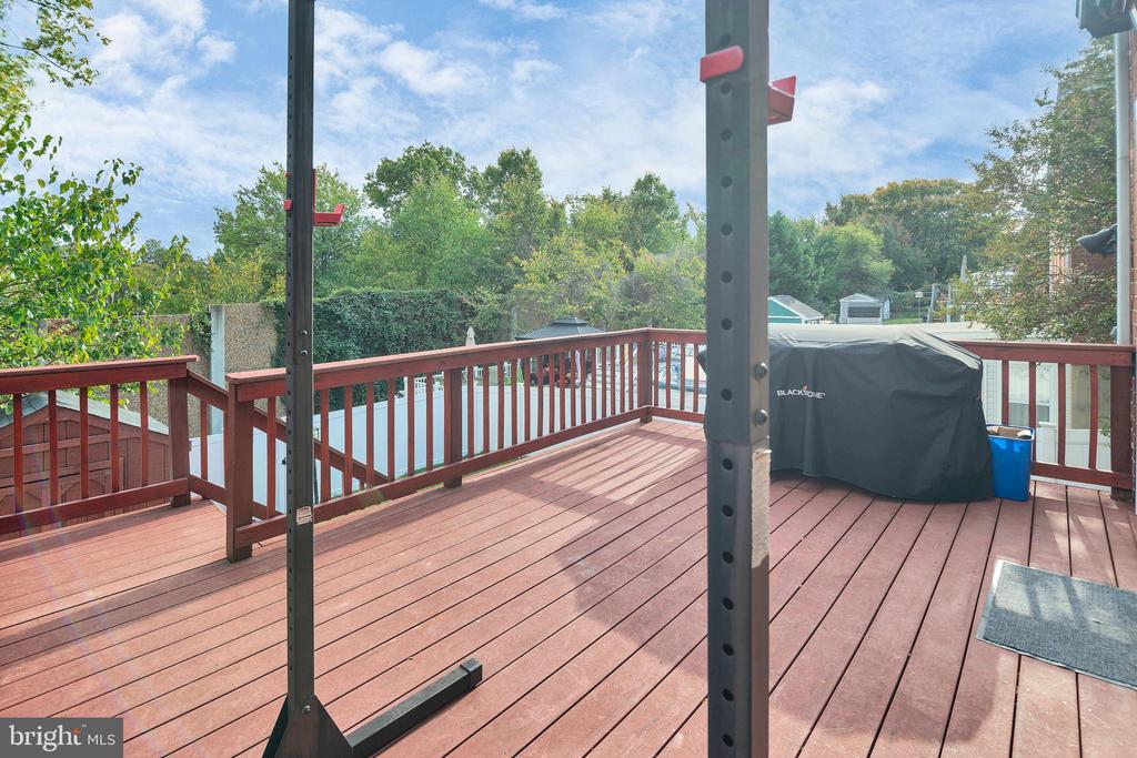 933 Grovehill Rd