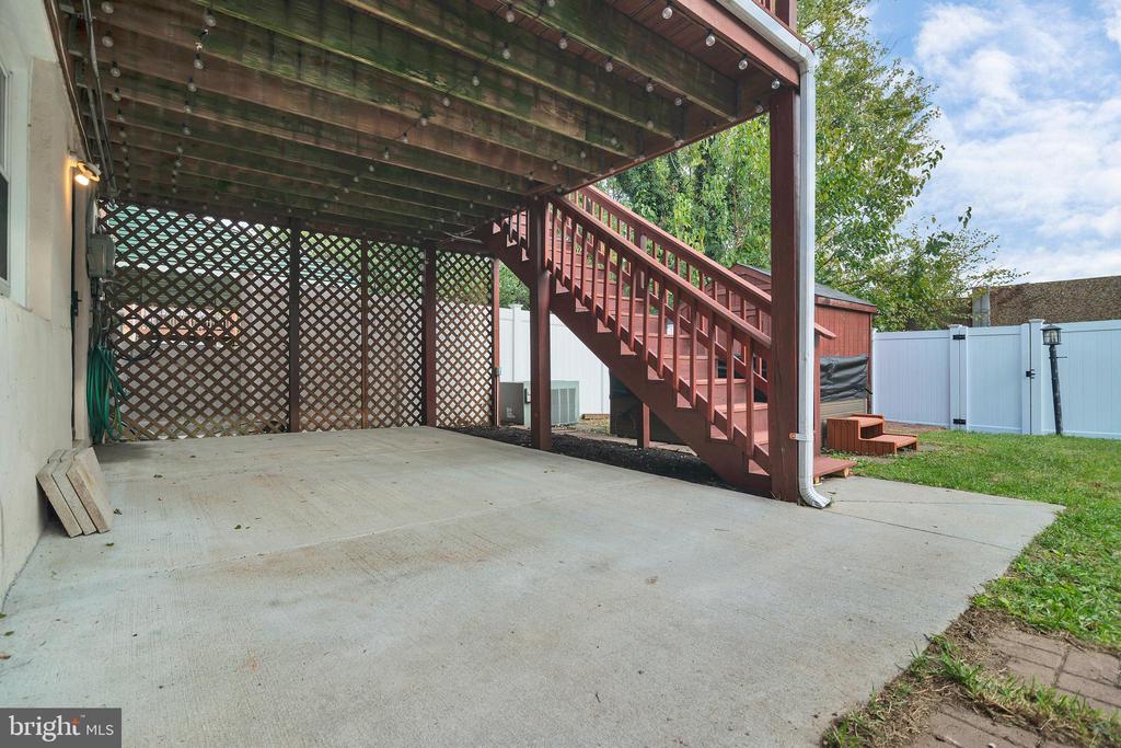 933 Grovehill Rd