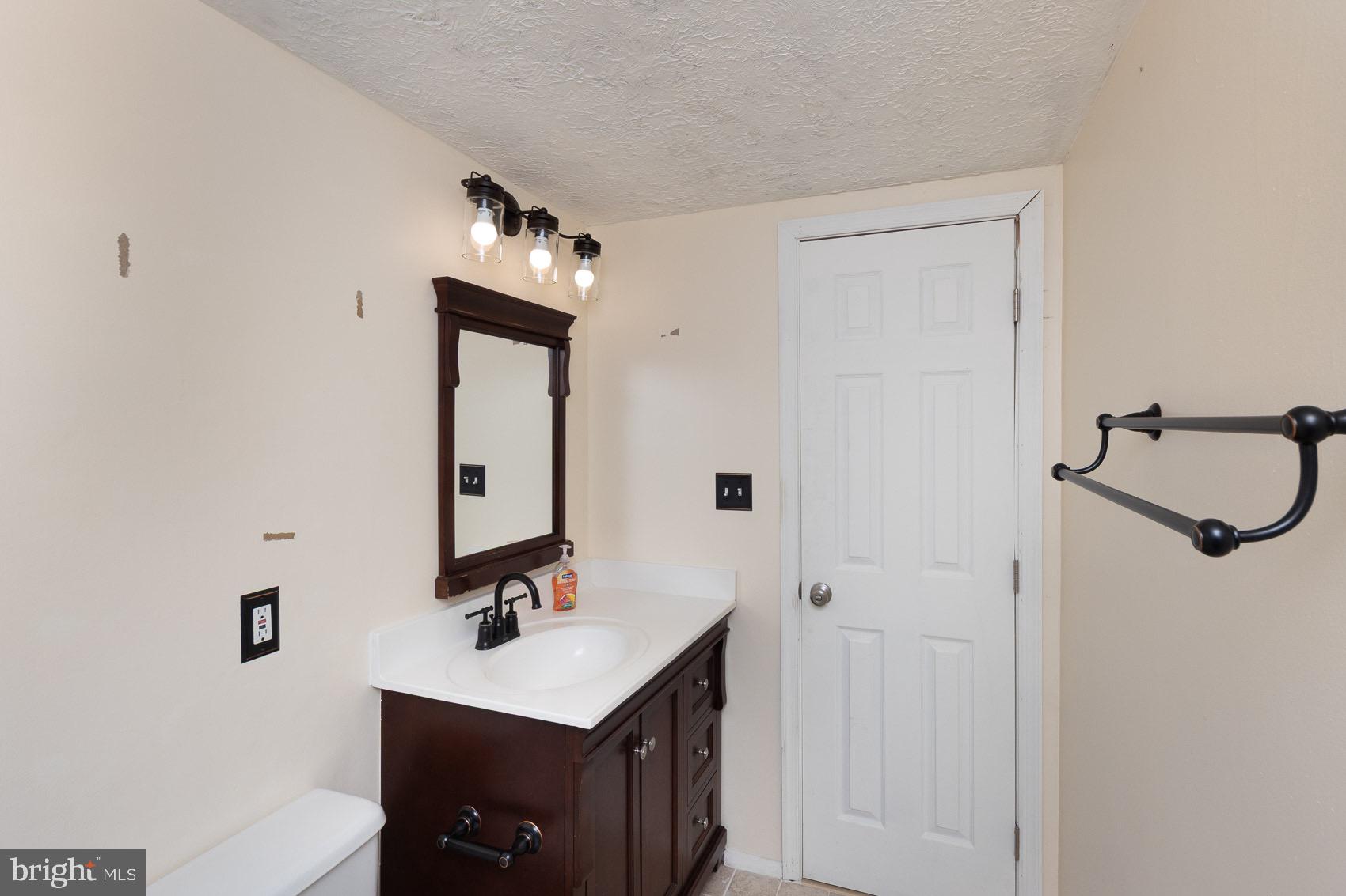 6321 SUMMERCREST DRIVE