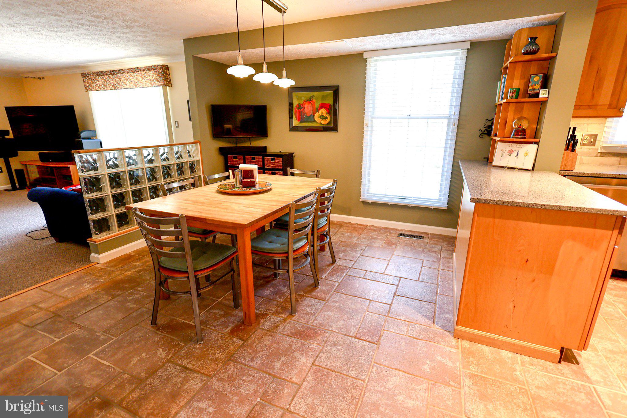 4041 FRAGILE SAIL WAY