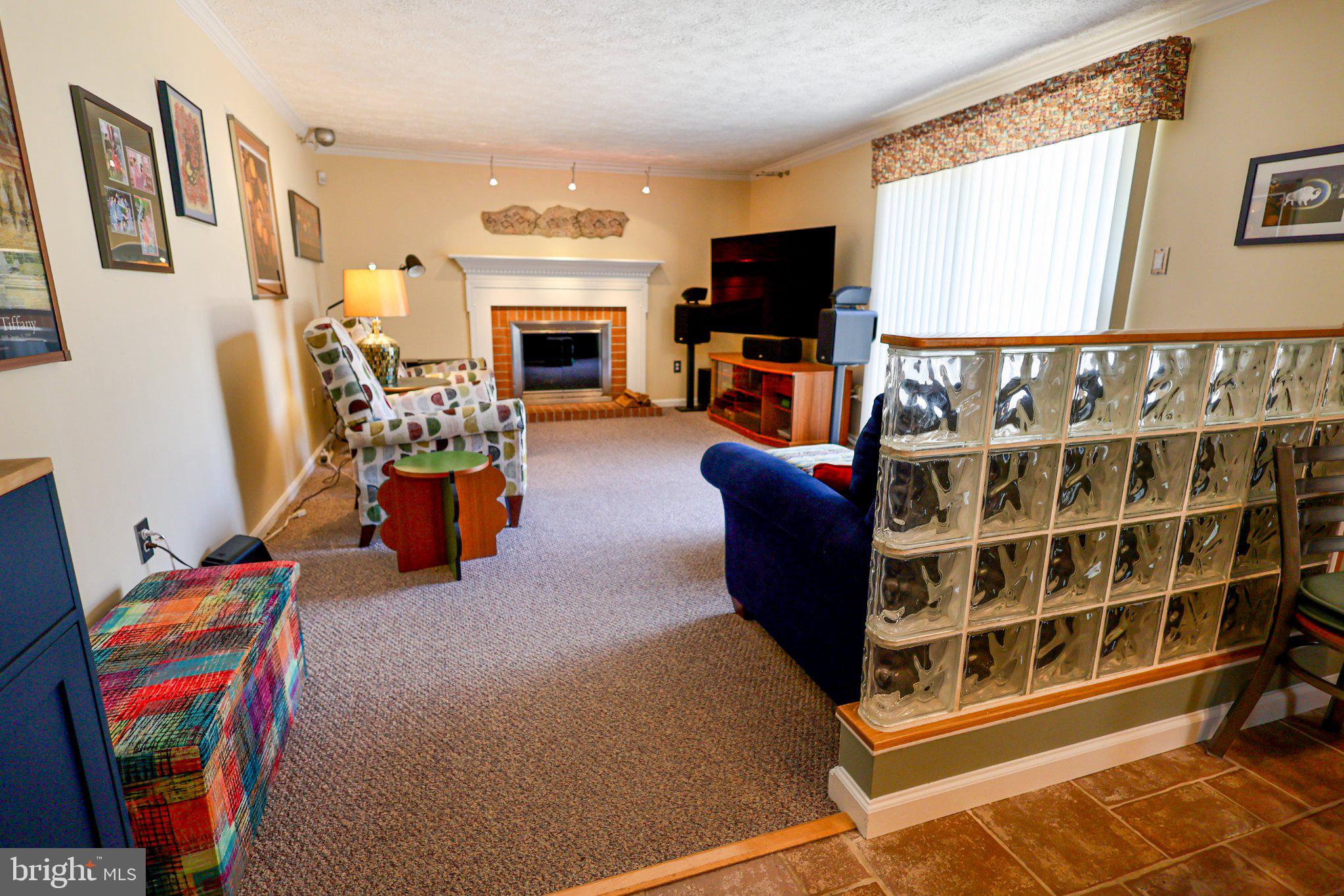 4041 FRAGILE SAIL WAY