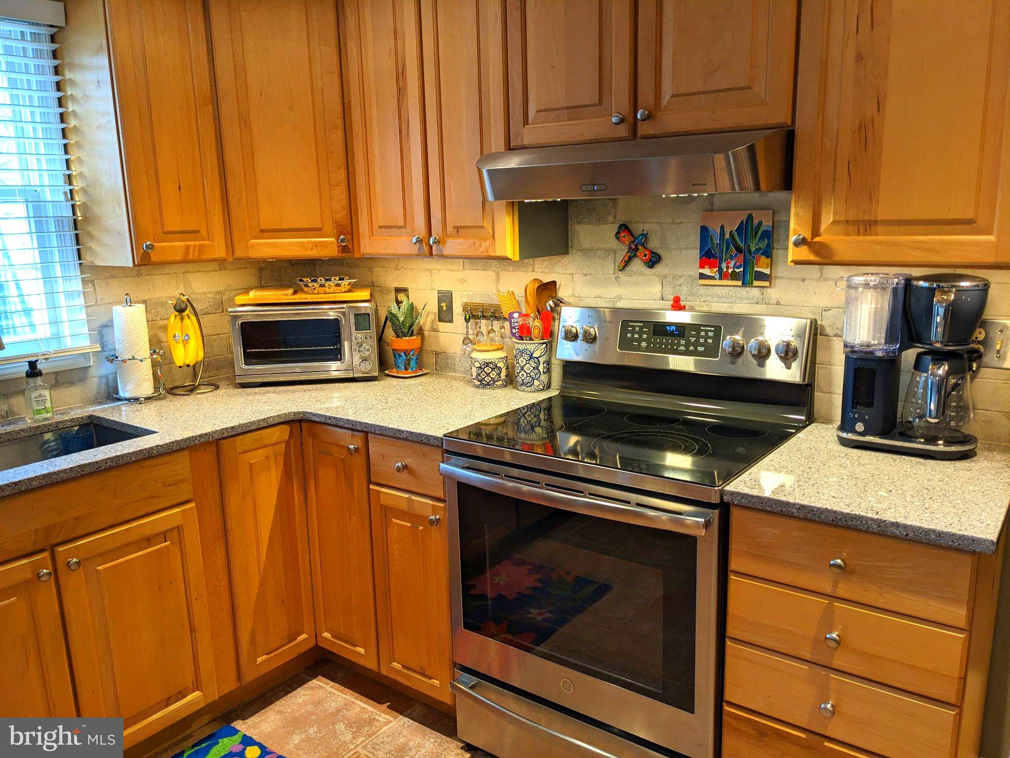 4041 FRAGILE SAIL WAY