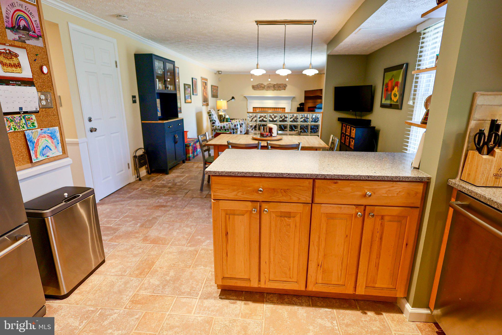 4041 FRAGILE SAIL WAY