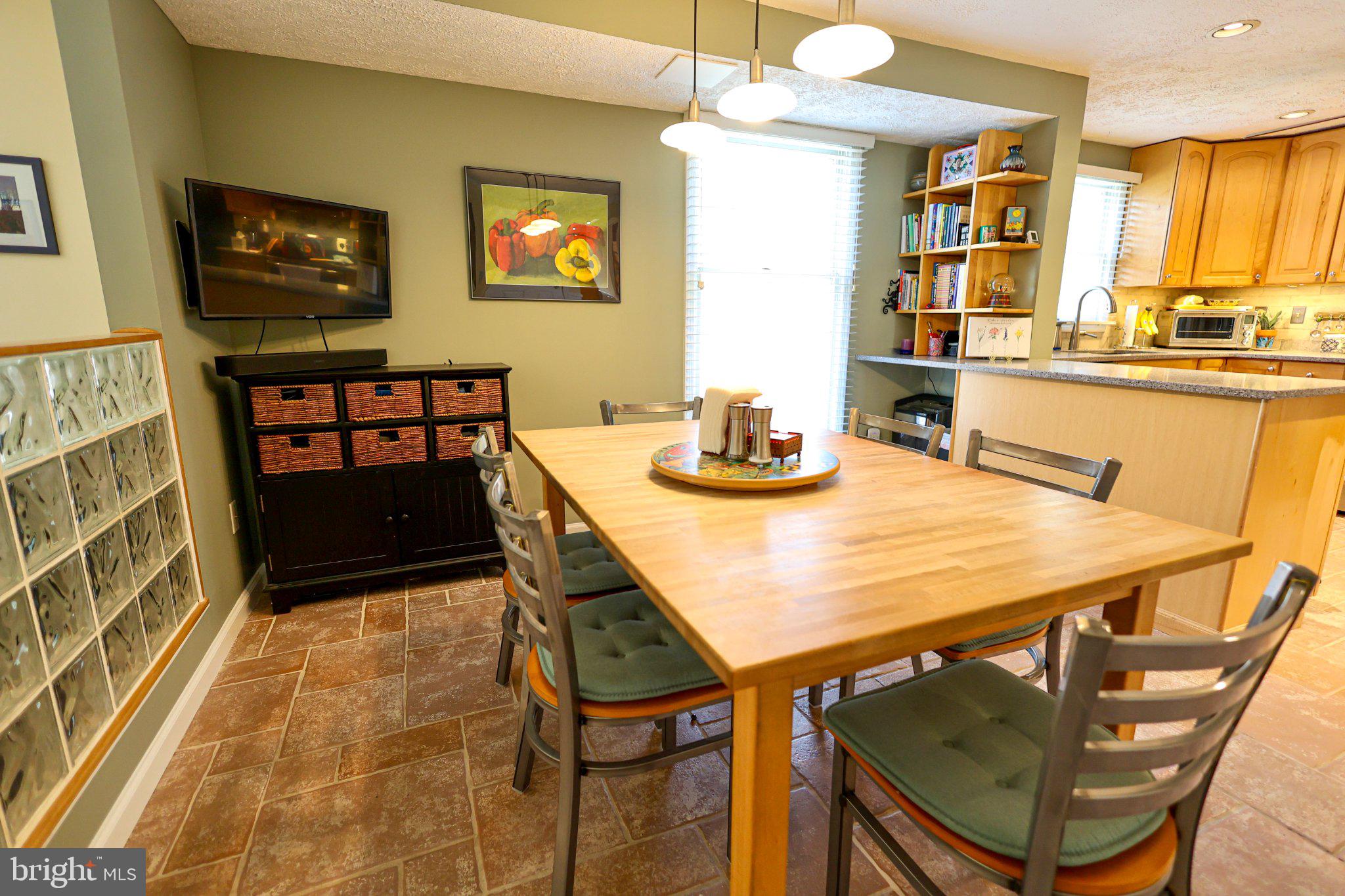 4041 FRAGILE SAIL WAY