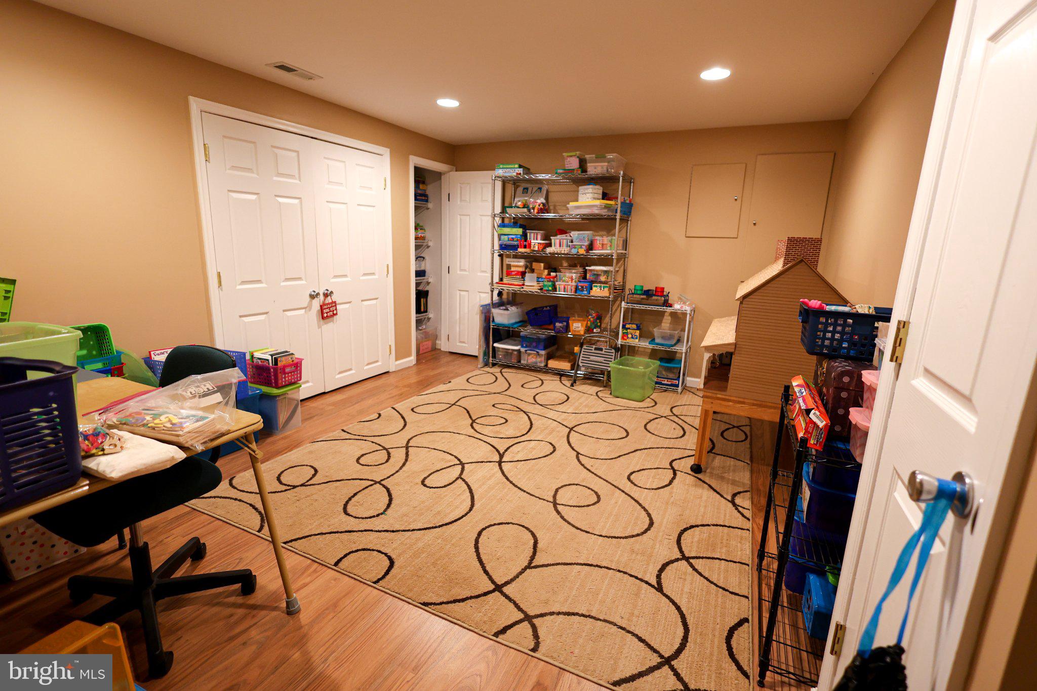 4041 FRAGILE SAIL WAY