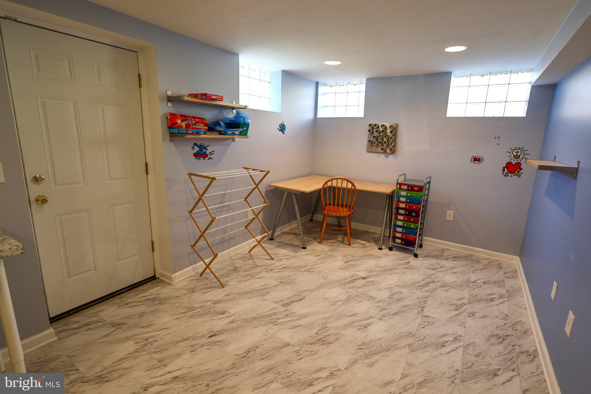 4041 FRAGILE SAIL WAY