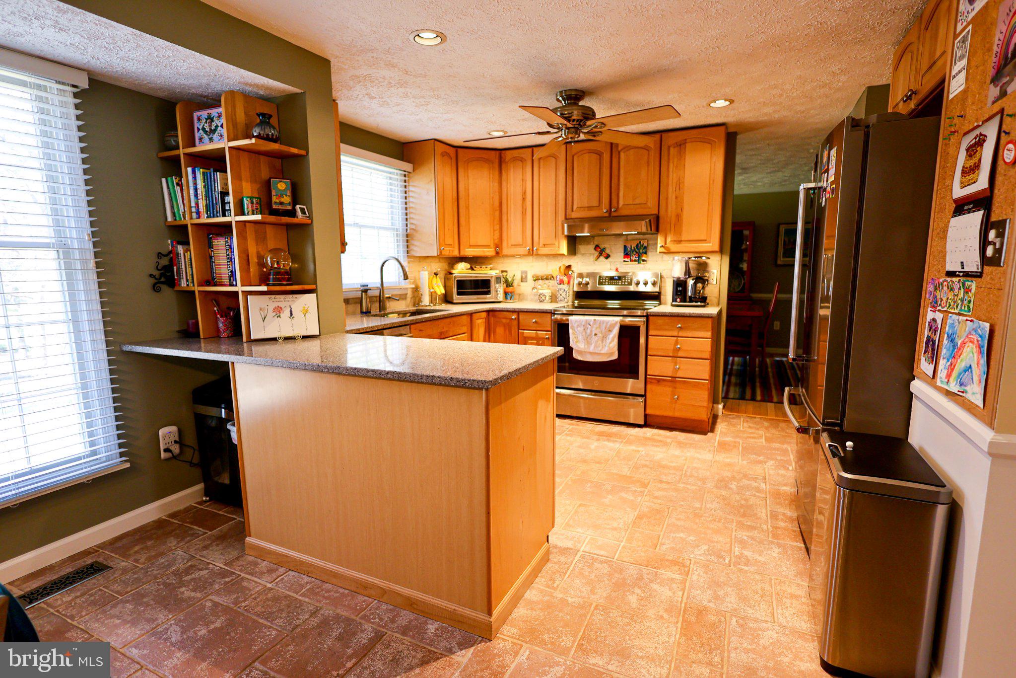 4041 FRAGILE SAIL WAY