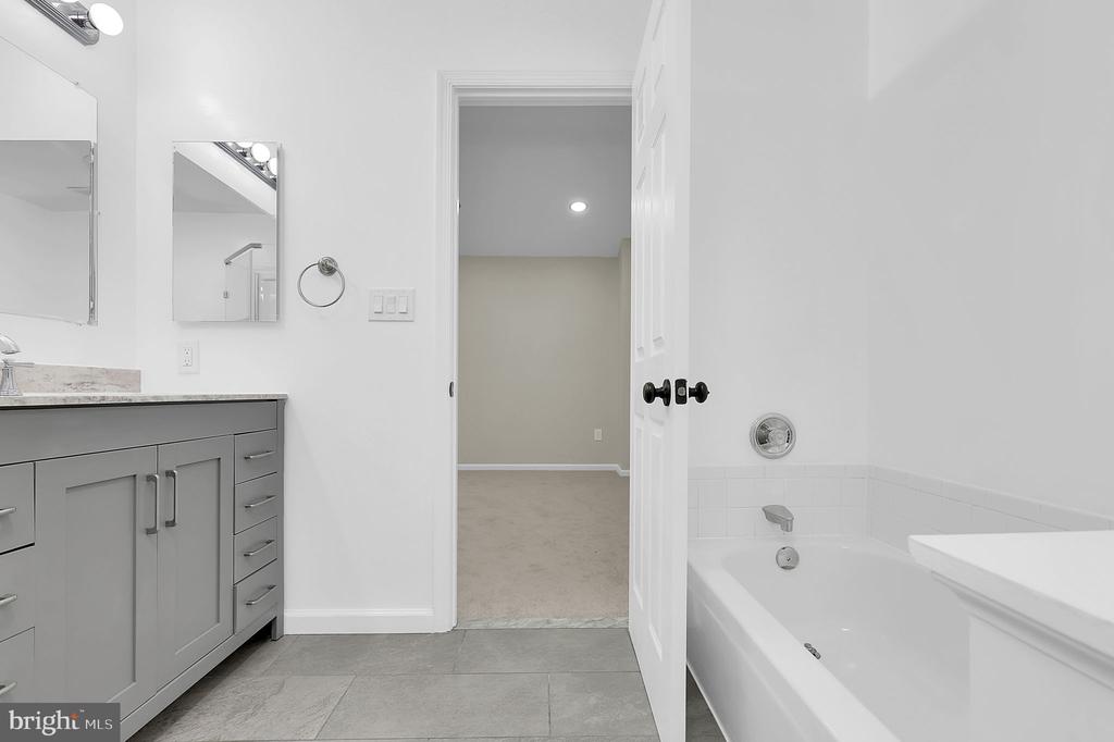 3742 COLLEGE AVENUE Unit: E1