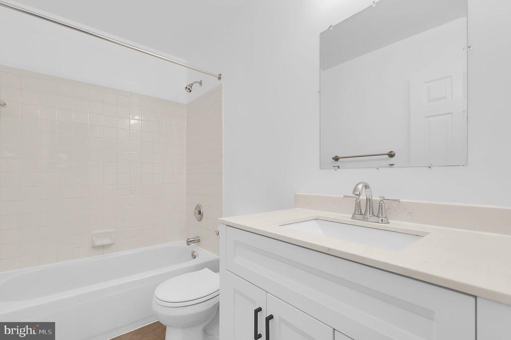 3742 COLLEGE AVENUE Unit: E1