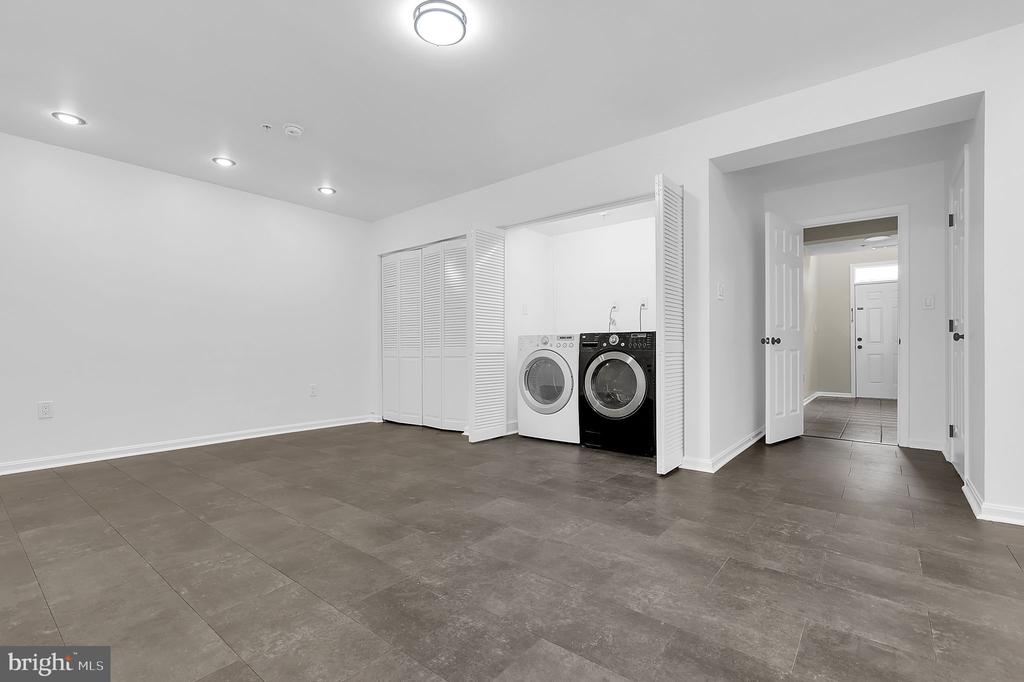 3742 COLLEGE AVENUE Unit: E1