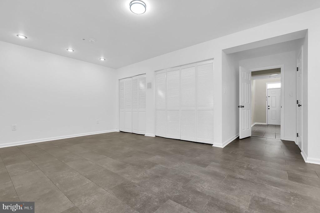 3742 COLLEGE AVENUE Unit: E1