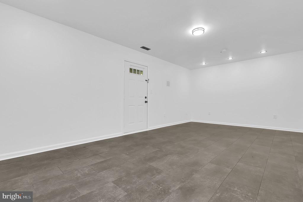 3742 COLLEGE AVENUE Unit: E1