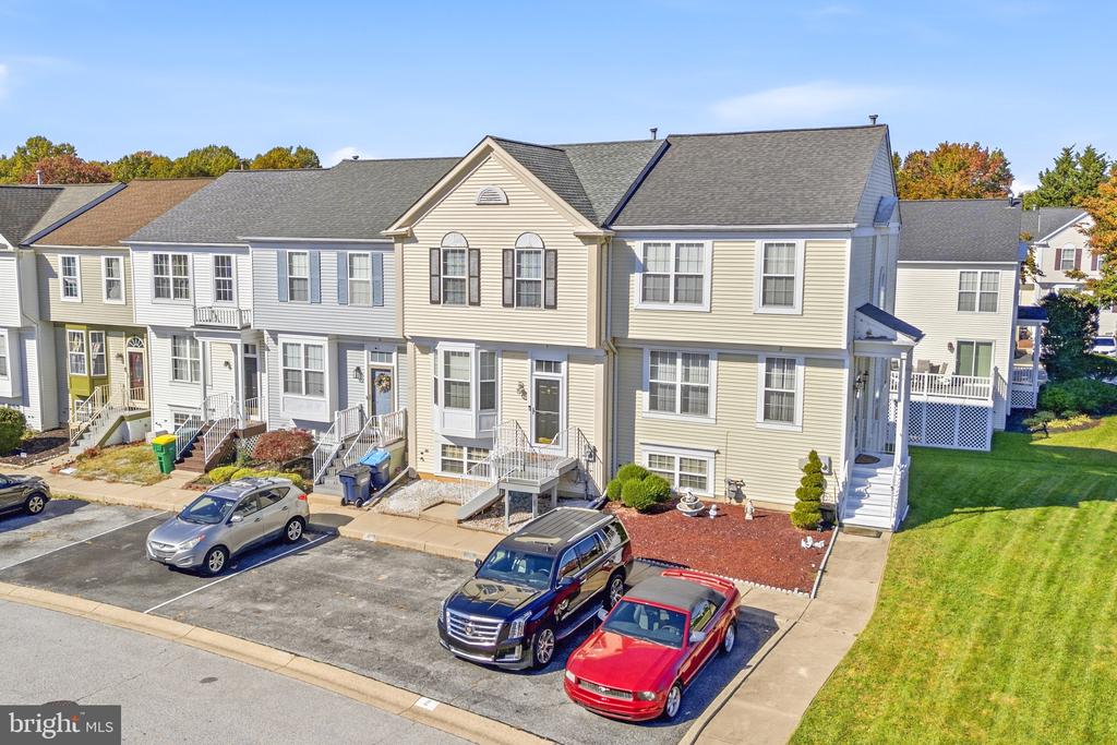 4 CREEK LANE