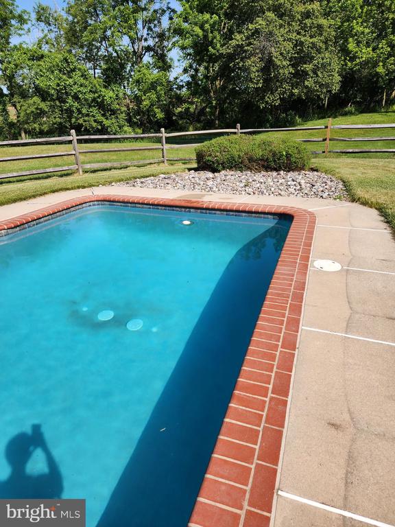2041 SHEARER ROAD