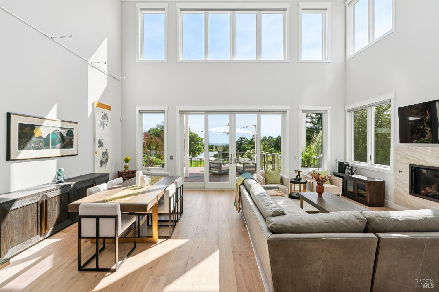 4990 Lakepointe Circle