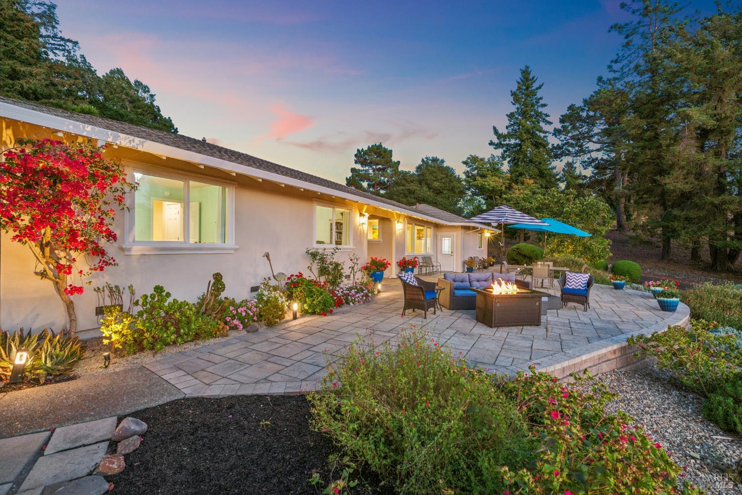 4322 Oakridge Lane