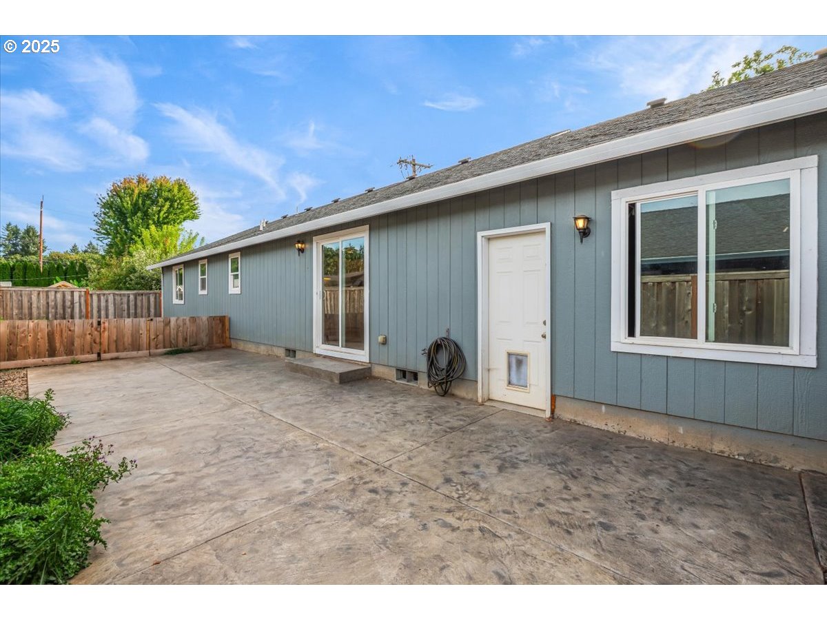 307 FLOWER LN