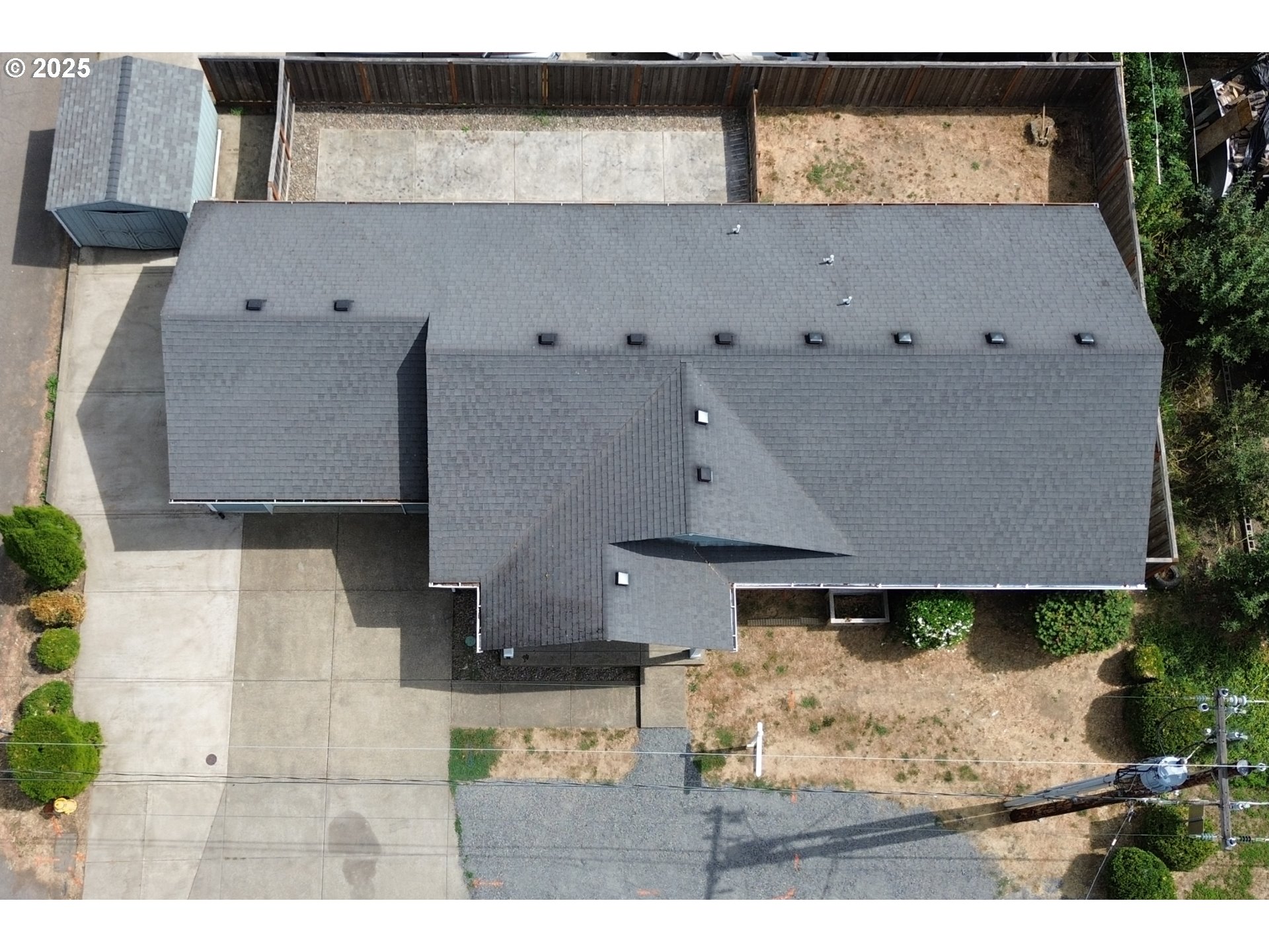 307 FLOWER LN