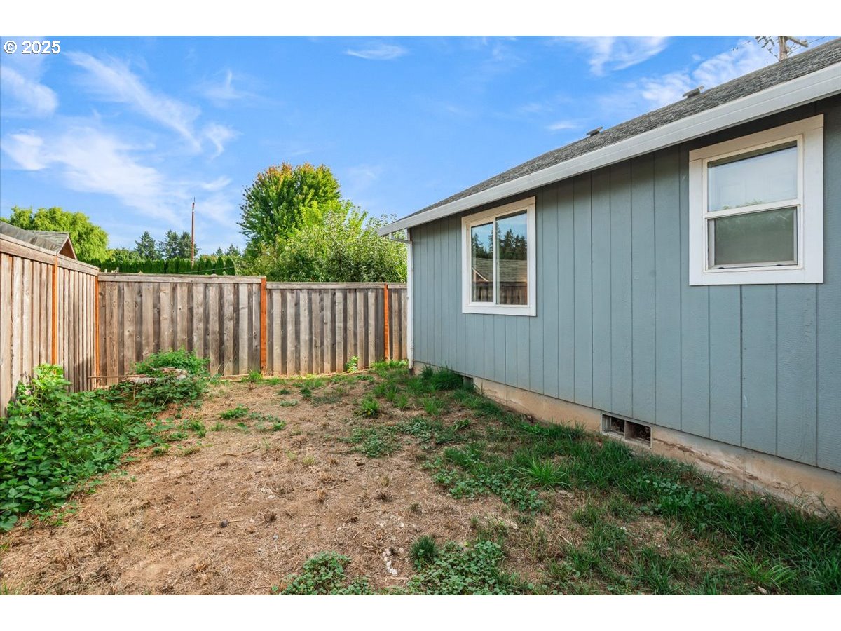 307 FLOWER LN