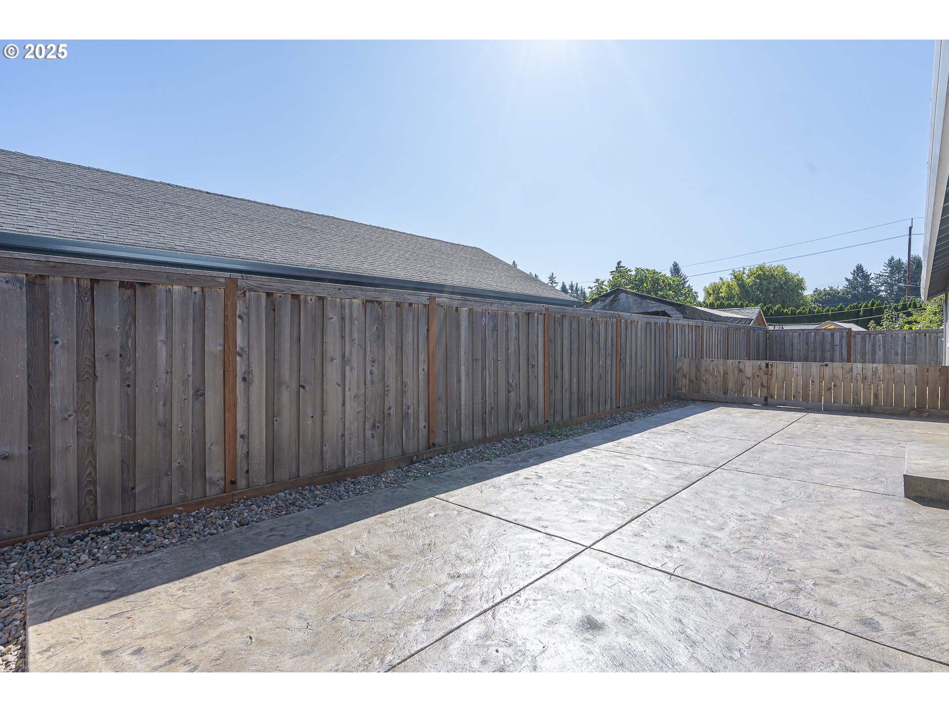 307 FLOWER LN