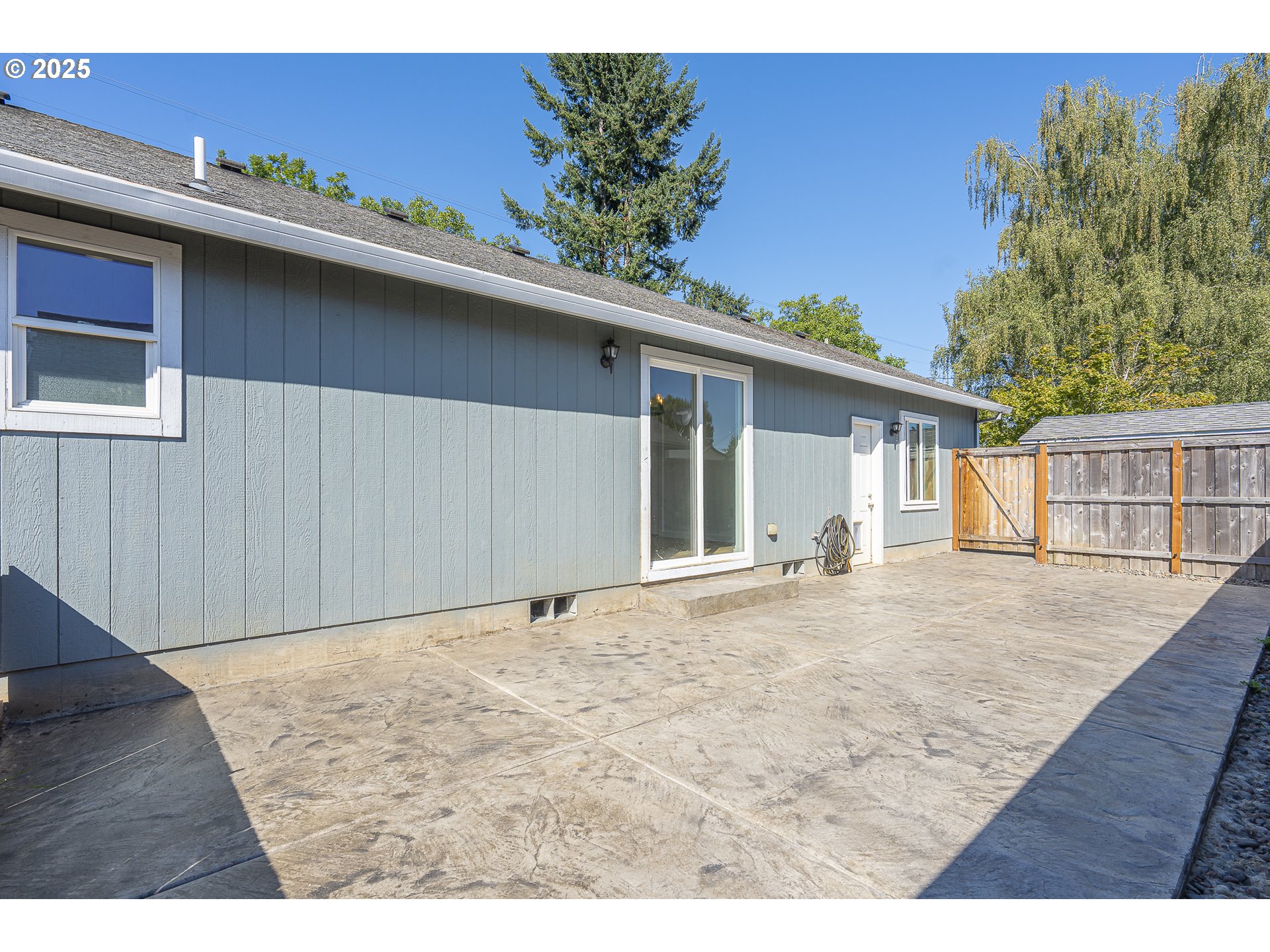 307 FLOWER LN