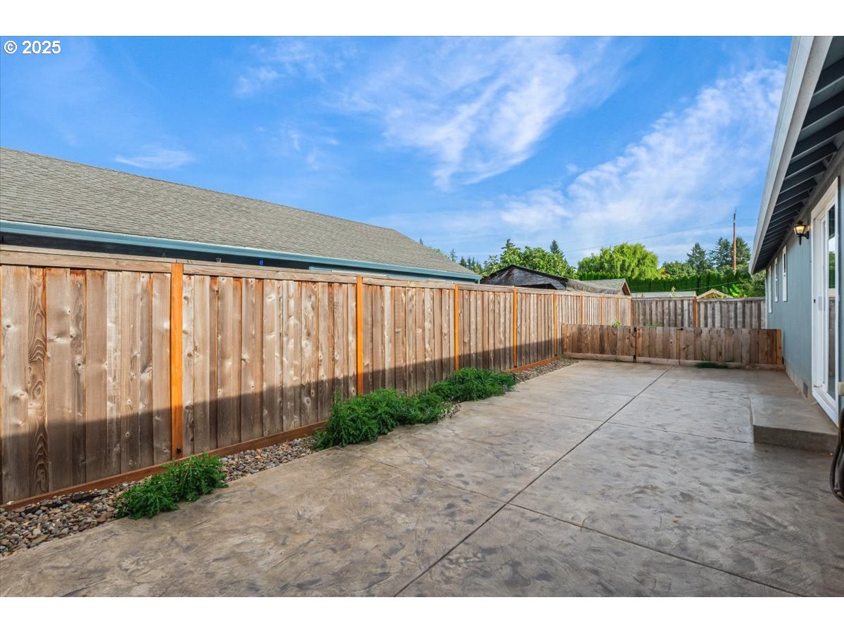 307 FLOWER LN