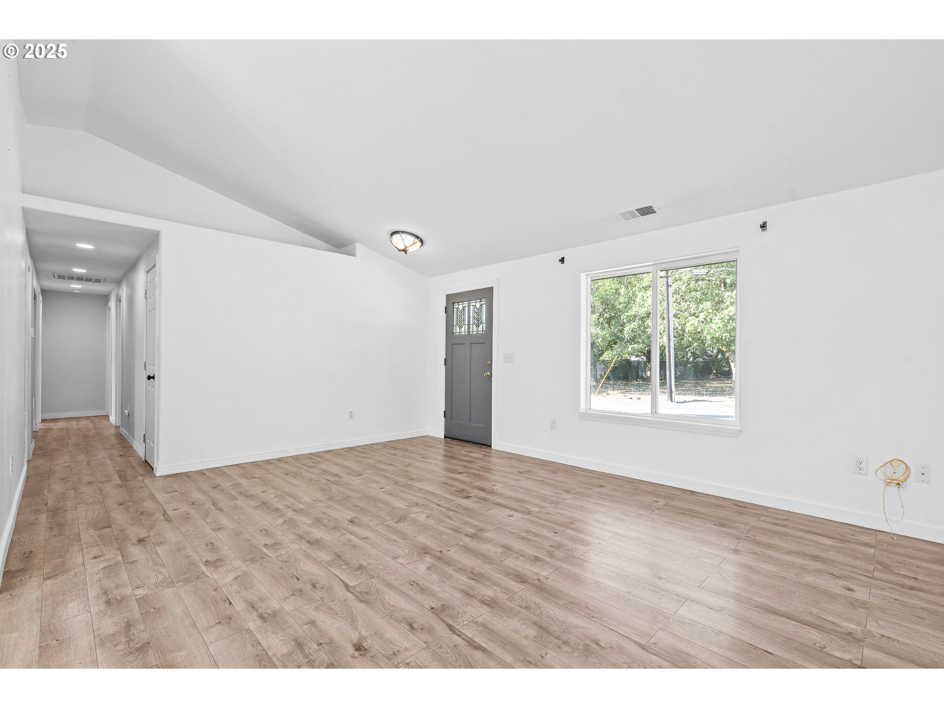 307 FLOWER LN