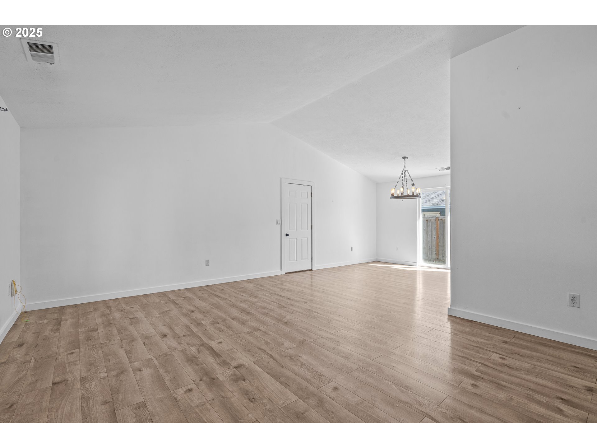 307 FLOWER LN